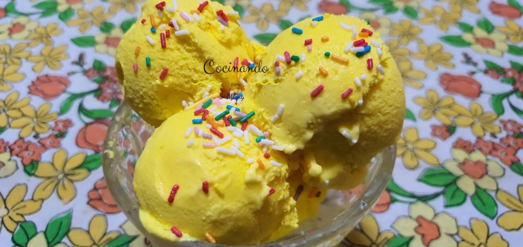 Presentación del helado de mango y queso